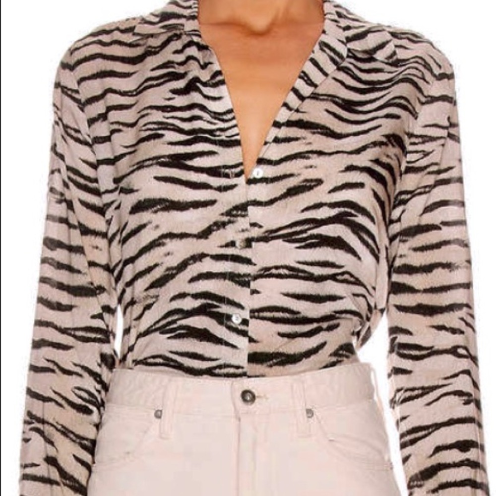 L’AGENCE Holly blouse in tiger print.